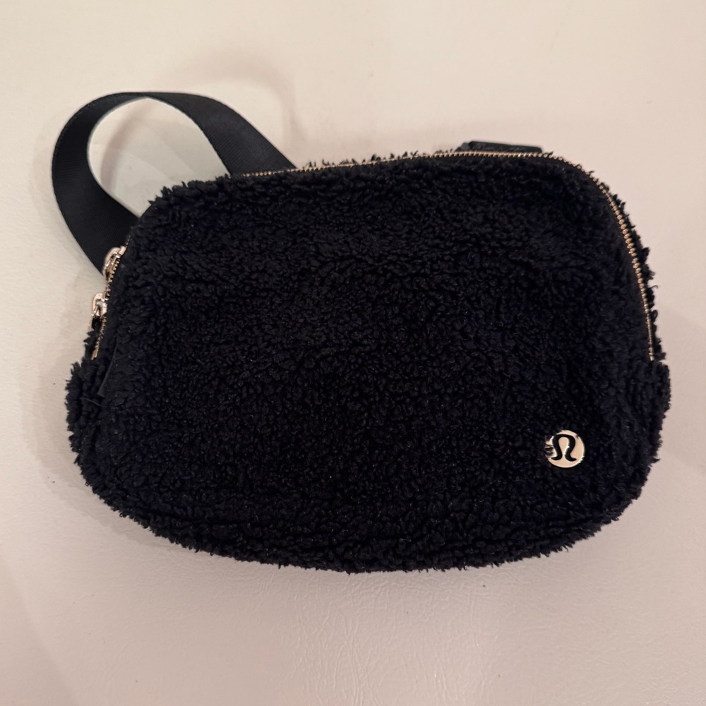 Lululemon Everywhere Belt bag-2L Fleece
